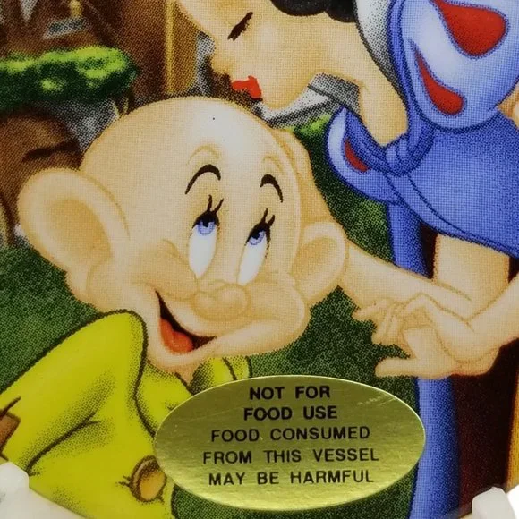 Walt Disney World Snow White “A kiss for Dopey" Mini Collectible Plate Ornament - Picture 6 of 6